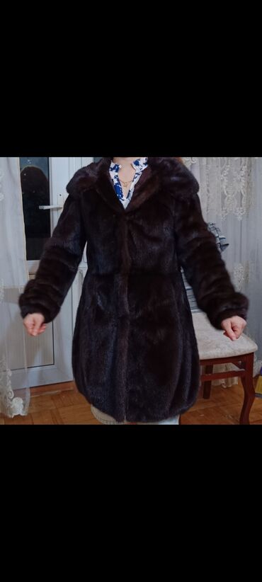 Kürklər: Şuba. Təmiz norkadir. Qiymətdə razılaşmaq da olar. Papagi ve cibleride — 11