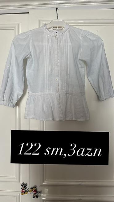 Детская одежда и обувь: Qız uşağı üçün ağ köynək/bluz. - Ölçü: 122 sm - Qiymət: 3 AZN — 1