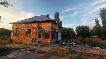 Продается кирпичный дом с большим участком. Описание объекта: - at lalafo.kg Продается кирпичный дом с большим участком. Описание объекта: -