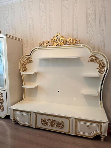 Qonaq otağı dəstləri: * **Divan** – 950 manata alınıb. * **Mebel dəsti** – 10.000 manata — 1