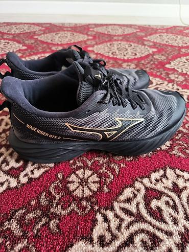золотистые: Мужские кроссовки, 41, Mizuno, Б/у, цвет - Черный — 1