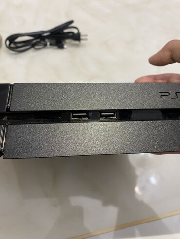 PS4 (Sony Playstation 4): PlayStation 4 (PS4) oyun konsolu dəsti Dəstə daxildir: - PS4 konsolu -da lalafo.az — 8 PS4 (Sony Playstation 4): PlayStation 4 (PS4) oyun konsolu dəsti Dəstə daxildir: - PS4 konsolu — 8