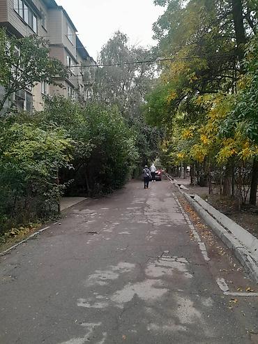 трех комнатную квартиру 8мкр: 3 комнаты, 58 м², 8 мкр 1 этаж, Требуется ремонт — 10