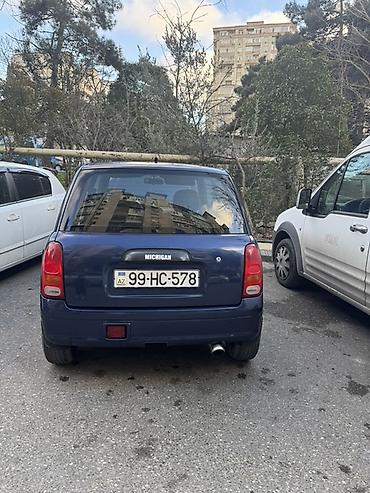 Microcar: Kompakt şəhər avtomobili – 3 qapılı hatchback. Xarici: - Tünd mavi — 4