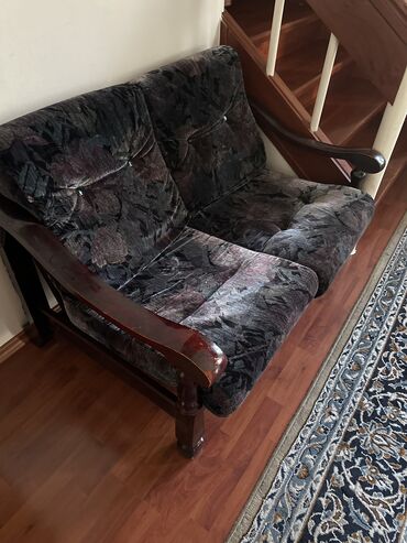 деревянный диван: Гарнитур для зала, Журнальный стол, Диван, Б/у