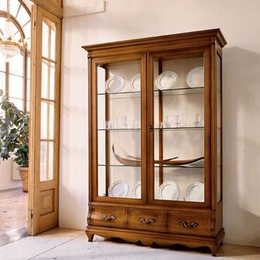 италия мебель: Витрина (горка) с 3 выдвижными ящиками и 2 стеклянными распашными