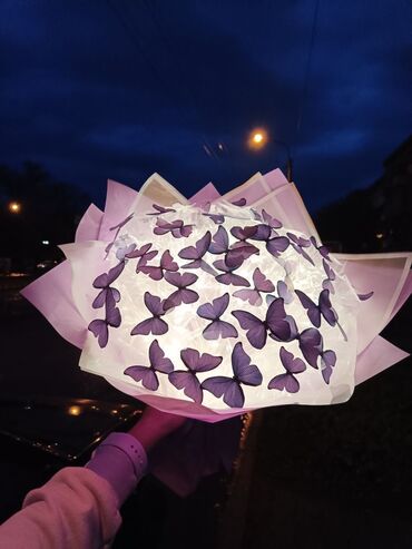 услуги домработницы: Необычные светящиеся букеты из бабочек на заказ