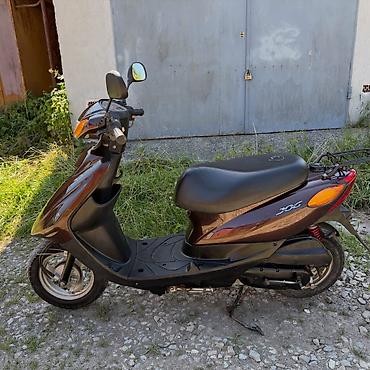 купить мопед в кредит: Yamaha JOG skuter - Rəng: tünd qəhvəyi/gavalı tonları, qara plastik — 3