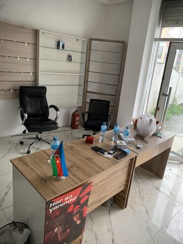 ofis mebeli lalafo: Salam telefon magazasi baglandiginucun aksesuar ve telefon vitrinleri