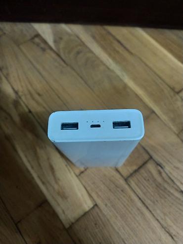 power bank satilir: İki USB çıxışlı portativ enerji bloku (powerbank) - Rəng: ağ, kompakt — 3