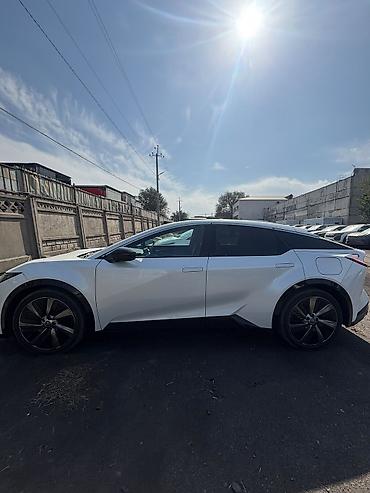 Продажа авто: Toyota bZ5: 2025 г., Автомат, Электромобиль, Лифтбек — 5