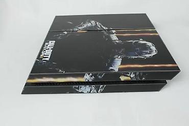 PS4 (Sony Playstation 4): U ponudi Sony Playstation 4 sa naslova. Konzola je novija fat — 7