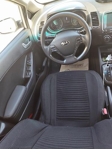 kia forte ex: Kia Forte – ağ rəngli sedan ili2018 Taxi buraxlışı var Xüsusiyyətlər — 5