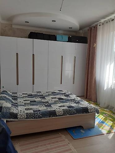 с хранения: 250 м², 6 комнат и более — 10