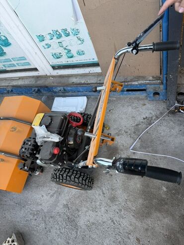 машина gets: Бензиновая подметальная машина с щеточным модулем - Самоходная