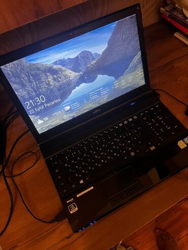 Digər noutbuklar və netbuklar: Intel Core i7, 8 GB, 15.6 " — 3