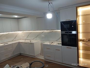 şəkili: Mebel ustası.butun ev Mebellerinin sokulub yigilmasi,mebelin — 4