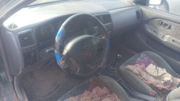 машины на кредит: Nissan Almera: 1998 г., Бензин