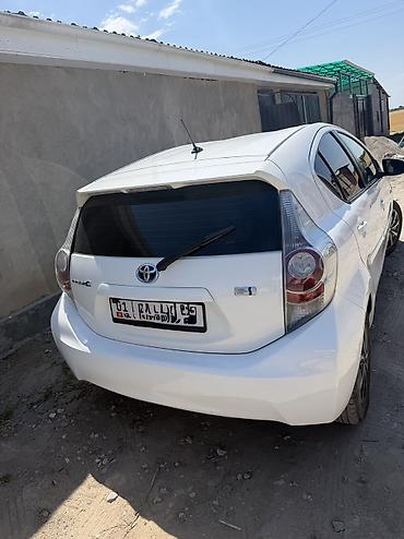 jeep compas: Toyota Aqua: 2012 г., 1.5 л, Автомат, Гибрид, Хэтчбэк — 3
