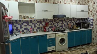 чистка мебели на дому: Mətbəx mebeli dəsti – modul tipli - Üst dolablar: ağ rəngdə