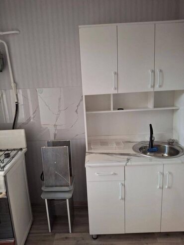 аренда квартиры покровка: 1 бөлмө, 32 кв. м, 104-серия, 1 кабат, Евроремонт