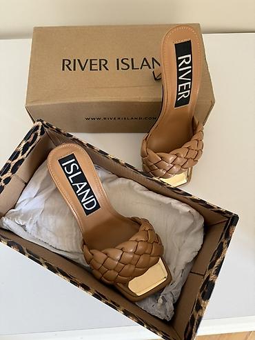 deri plas: River Island qadın sandaleti - Model: açıq burunlu, kvadrat ön hissə — 1