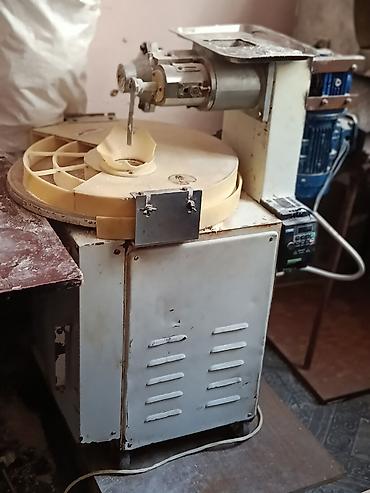 Restoran, kafe avadanlığı: Peç və çörəkxana avadanlıqları paketi Tərkib: - Xəmir yayma maşını — 4