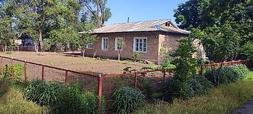 1 bedroom: Площадь 95м°2. площадь участка 52сотки. ремонт: старый. тип сделки  — 1