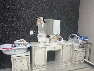 мираж мебель: Уктоочу бөлмө гарнитуру, Колдонулган, Шкаф, Комод, ДСП, түсү - Саргыч боз