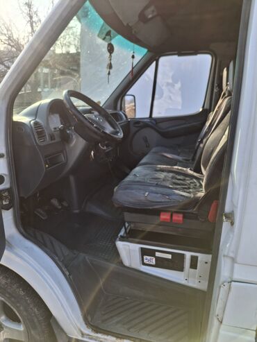 Легкий грузовой транспорт: Легкий грузовик, Mercedes-Benz — 10