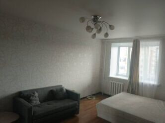 срочно продаётся 1 комнатная квартира в районе ошского рынка по улице молодая гвардия токтогула: 1 бөлмө, Кыймылсыз мүлк агенттиги, Чогуу жашоосу жок, Толугу менен эмереги бар