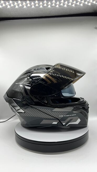 Другие аксессуары для мобильных телефонов: Шлем-модуляр для городское езды
Цвет черный с матовым покрытием