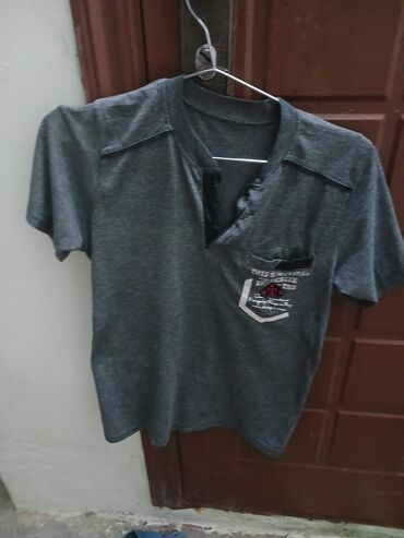 Köynəklər: Hərbiri təzə kimidi 10 .12 yaş uşaqlar üçün hamısı bir yerdə 30m — 9