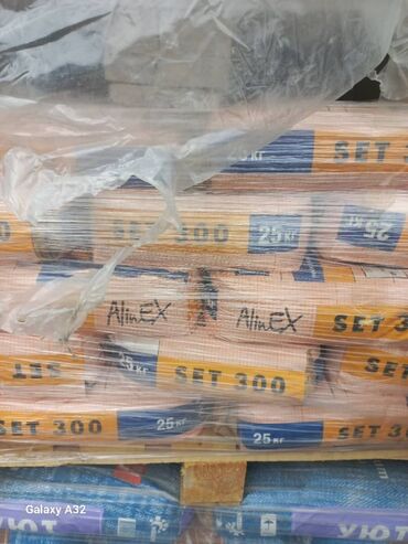 наклейки для стены: Штукатурка AlinEX SET 300 в мешках по 25 кг. Предназначена для