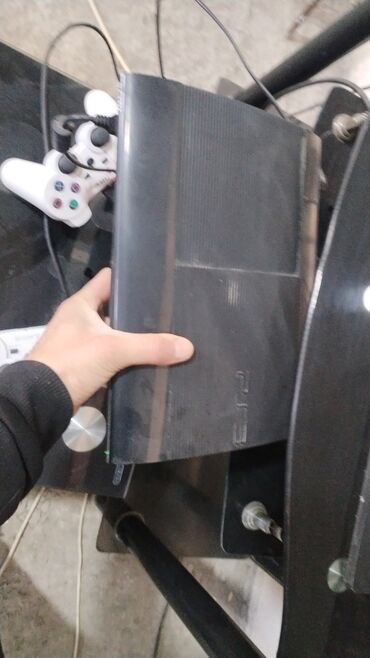 PS3 (Sony PlayStation 3): Sony PlayStation 3 (PS3) Slim oyun konsolu Xüsusiyyətlər: - PS3 Slim — 1