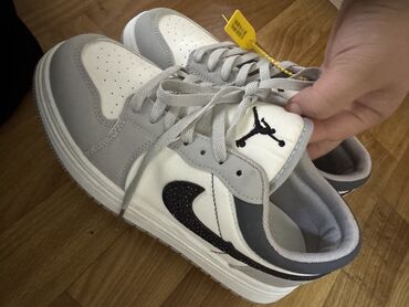 баскетбольные ботасы: Эркектердин кроссовкасы, 40, Air Jordan, Жаңы, түсү - Ак