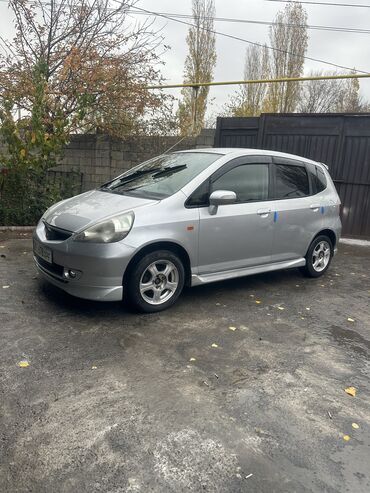 Honda: Honda Fit: 2003 г., 1.3 л, Вариатор, Бензин, Седан