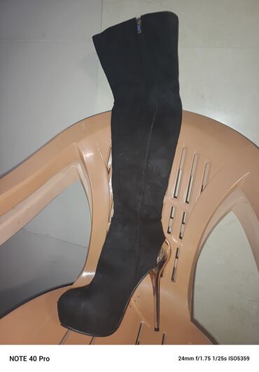 Çəkmələr: Uzunboğaz, Ölçü: 39, rəng - Qara, Yeni