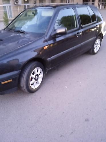 Продажа авто: Volkswagen Golf III, qara rəng, 5 qapılı hetçbek. Xüsusiyyətlər: - — 3