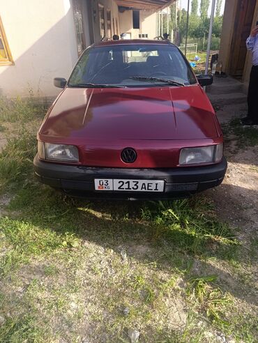срочно продаю пассат: Volkswagen Passat: 1989 г., 1.8 л, Механика, Бензин, Универсал