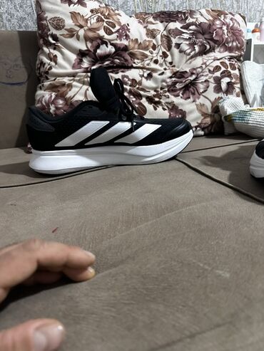 Krasofkalar və idman ayaqqabıları: Saytda 70 dollardan 39 dollara dushub endirimdedir hal hazirda — 7