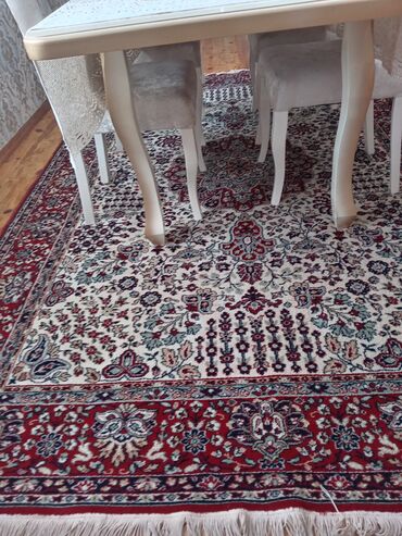 ev üçün stol stul: 2nin 3ə Almaniya xalçasi satilir. Yaxşi vəziyyətdədir. 350mta real