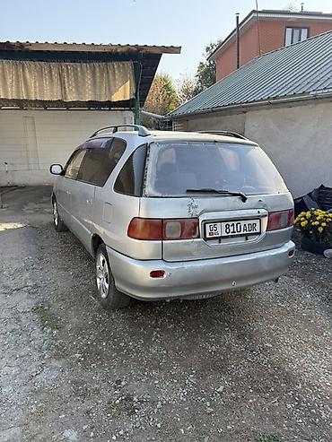 маленькие дешевые машины: Toyota Ipsum: 1996 г., 2 л, Автомат, Бензин, Минивэн — 3