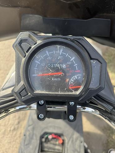 n max: Скутер Benelli (50–125 см³, серия Street/City) в черном цвете — 5
