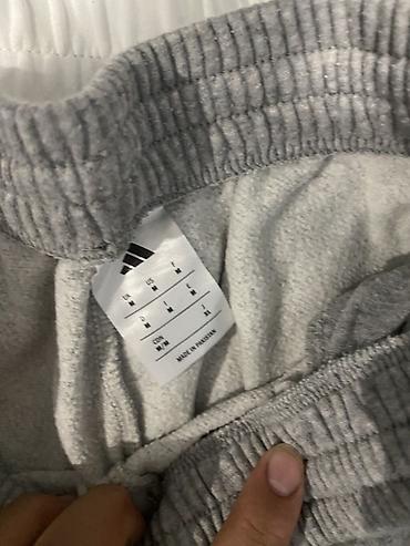 халат домашний: Серые спортивные штаны Adidas - Модель: классические джоггеры с — 2