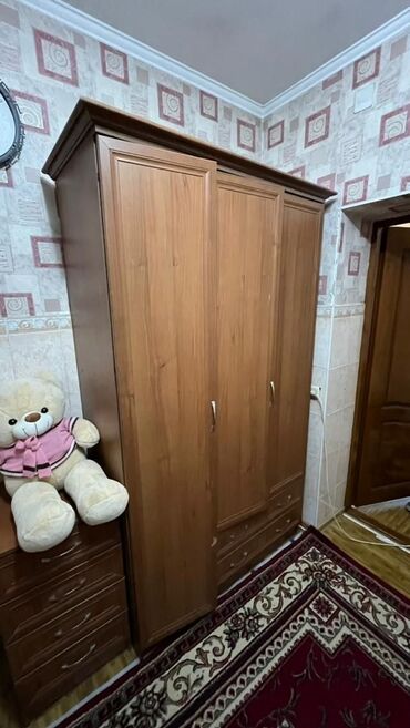 прикроватная тумбочка в армии: 3 эшиктуушифоньер тумбочки сатылат. 
Шифоньер 5500
тумбочки 1500