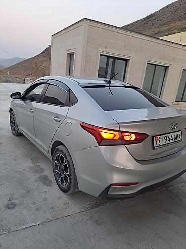 Транспорт: Hyundai Solaris: 2017 г., 1.6 л, Автомат, Бензин — 5
