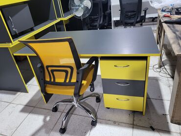 Офисные, игровые кресла: Новый, Прямоугольный стол