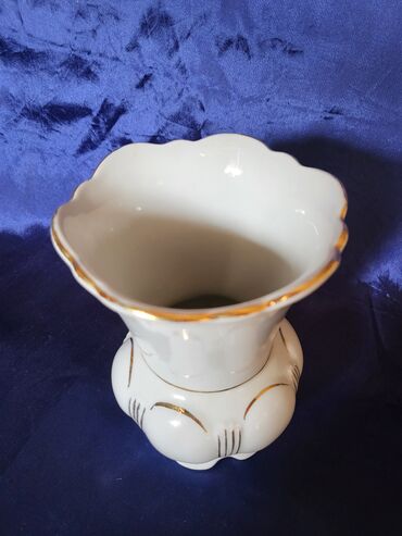 Ostalo posuđe: Vaza nova nemacki porcelan iz 70-ih. Nova vaza sve na njoj odsjaj — 5