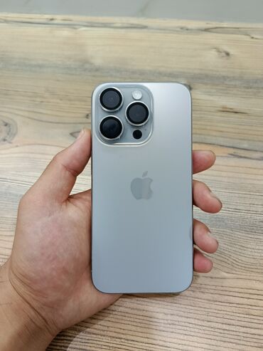 айфон телефон бу: IPhone 15 Pro, Б/у, 128 ГБ, Серебристый, Зарядное устройство, 87 %